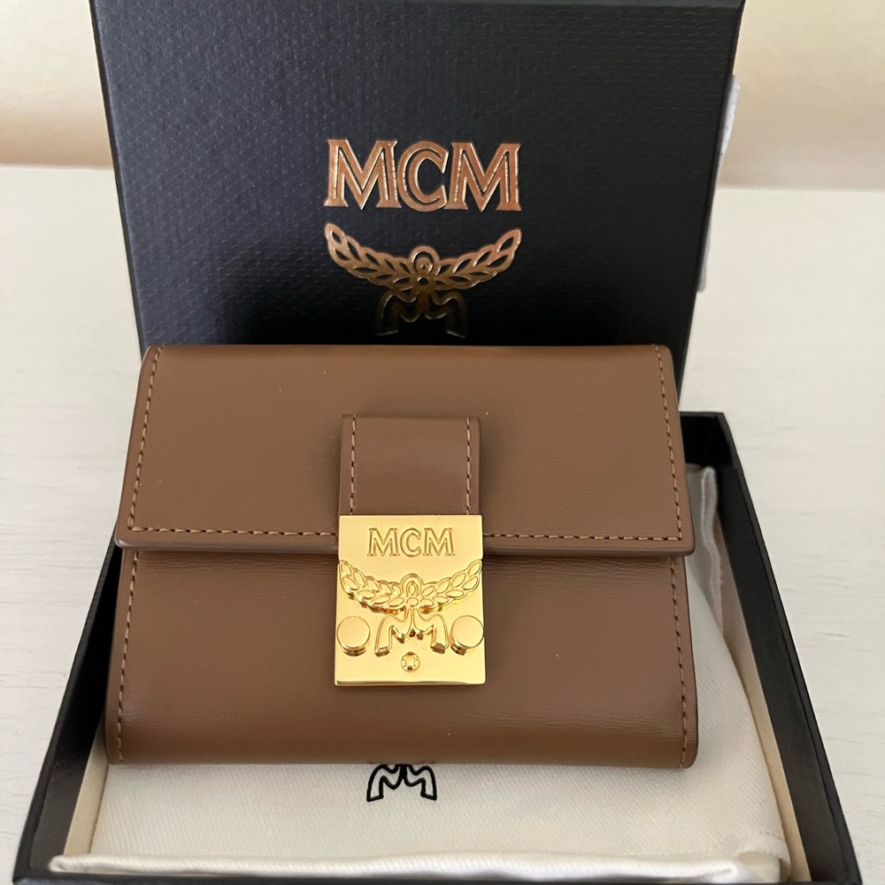 NWT MCM Patricia Logo Trifold Leather Wallet-Toffee